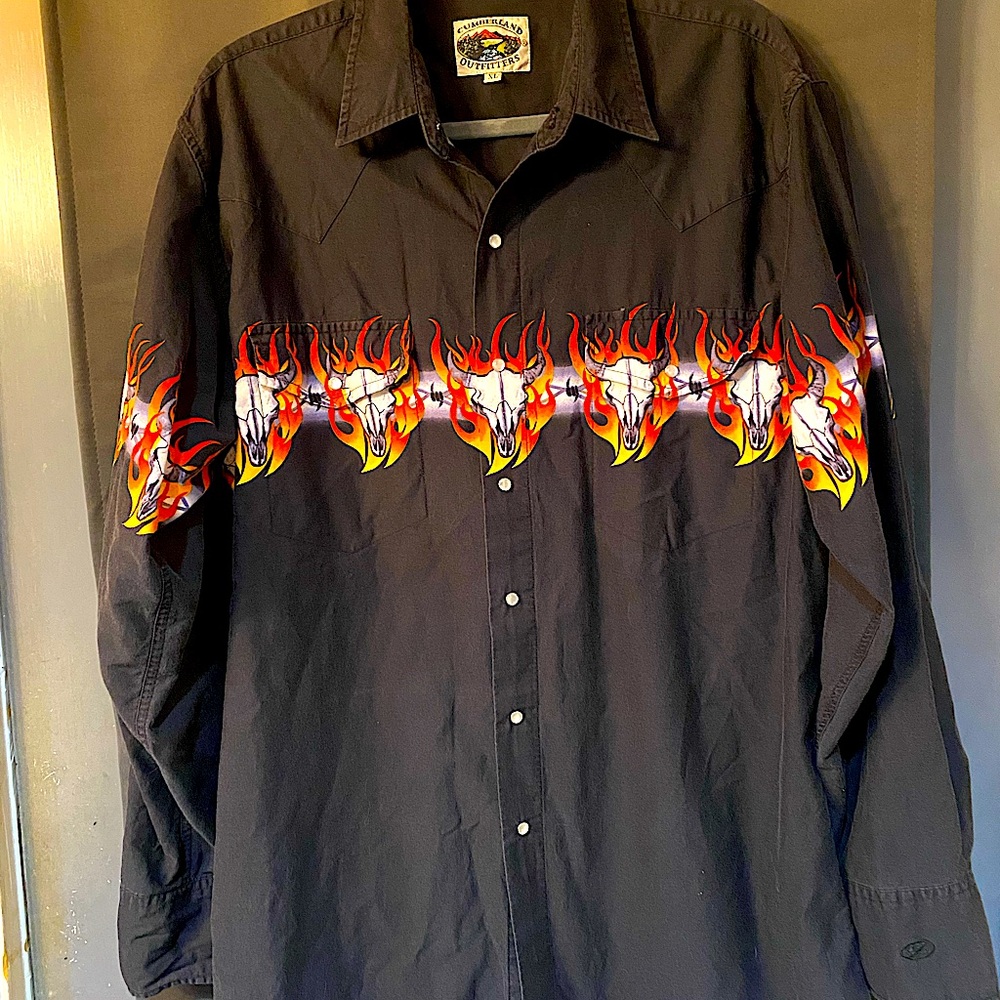Cumberland Outfitters Men’s Black Long Sleeve with Pearl Snaps, Cowboy Flames XL
